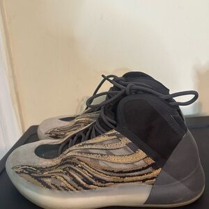 adidas Yeezy Quantum Basketball Shoes 10.5
